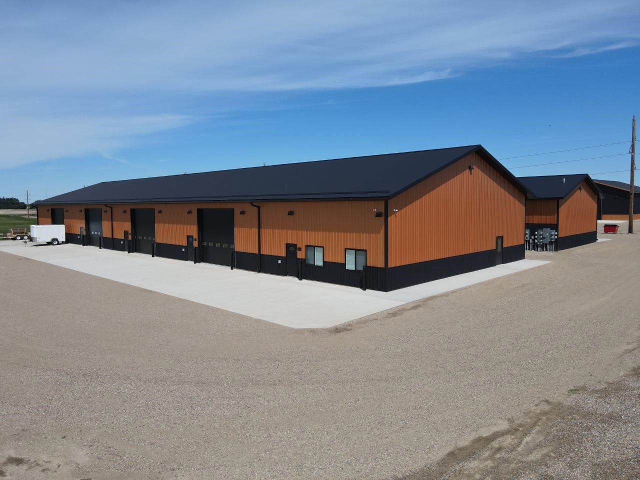 The row of 40x60 units at Copper Creek from the drive